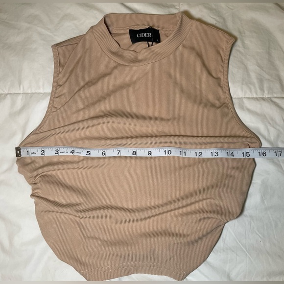 NWT Sleeveless Tan Crop Top With Side Ruching Size L - Picture 4 of 8